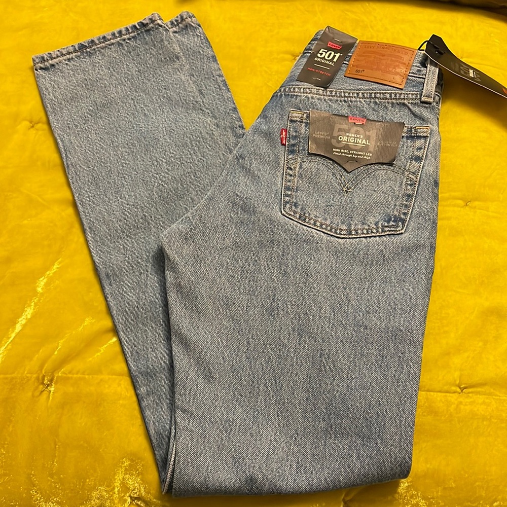 Levi 501 jeans NWT high waisted. Size 25x32